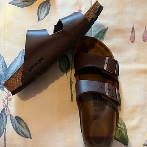 Birko-Flor Birkenstock sandals. Dark Brown. Women’s 11. Men’s 9.